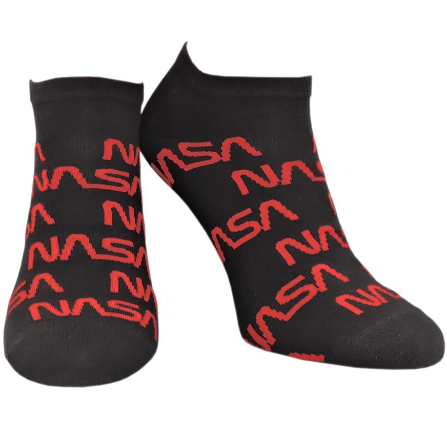 65. Czarne Stopki z Czerwonym Napisem NASA